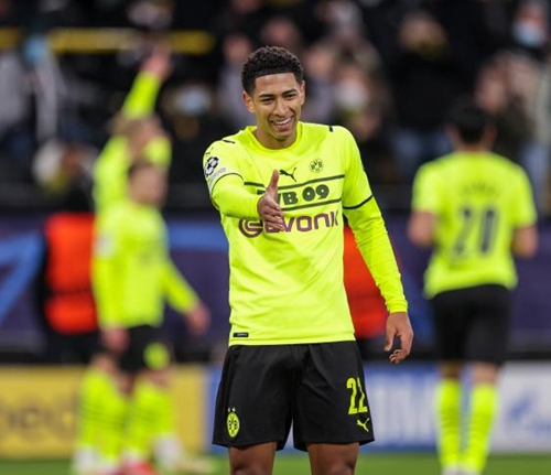 他获得了更 他获得了更